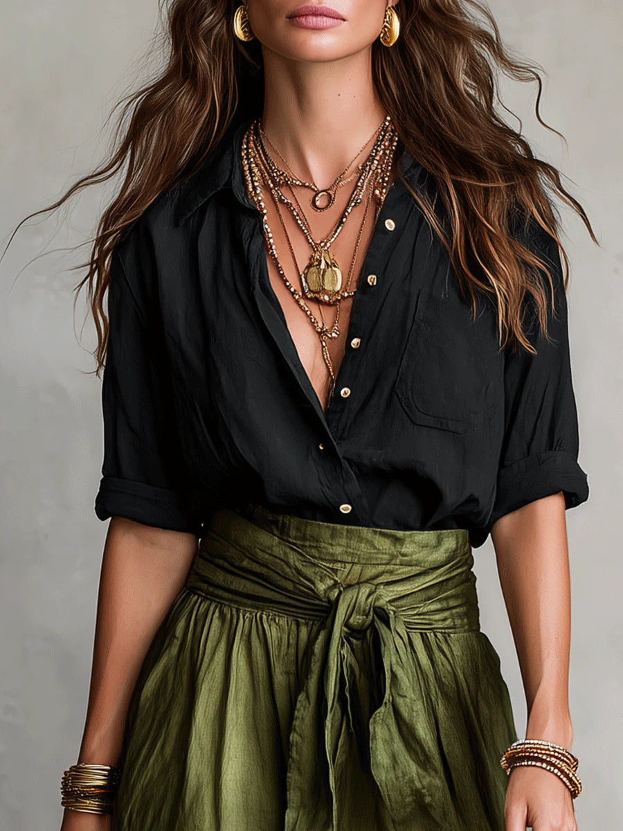 Vera – Completo di due pezzi: maglietta nera e gonna midi verde oliva